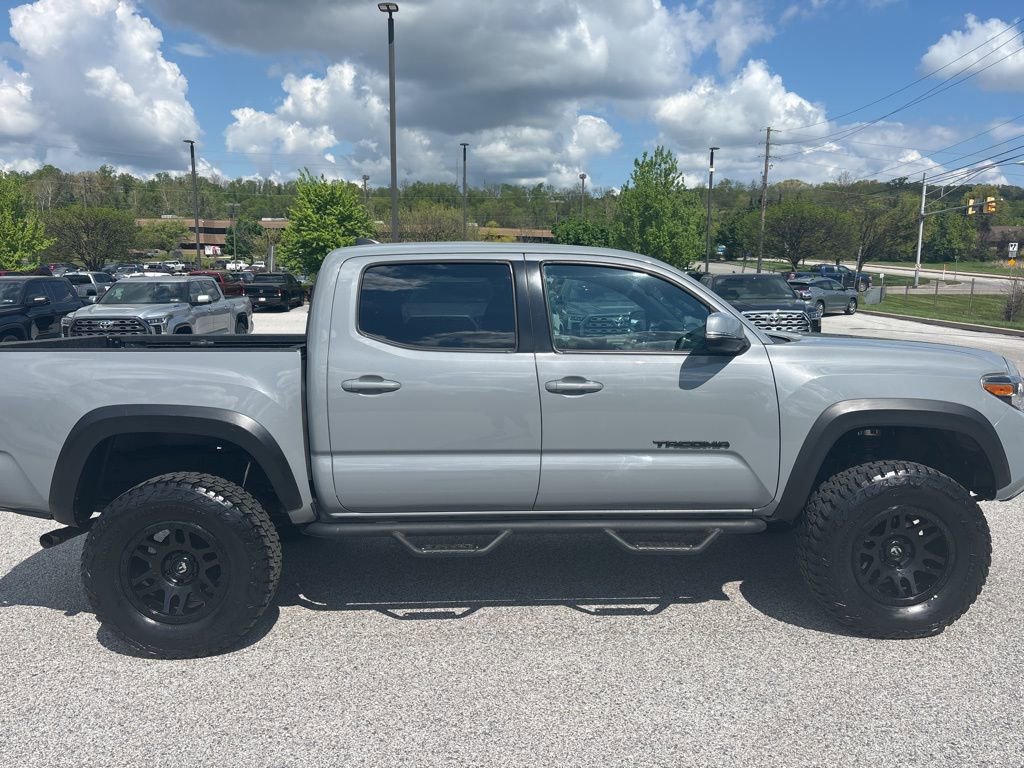 Used 2020 Toyota Tacoma TRD Off-Road w/ Technology Package AWD/4WD image 2