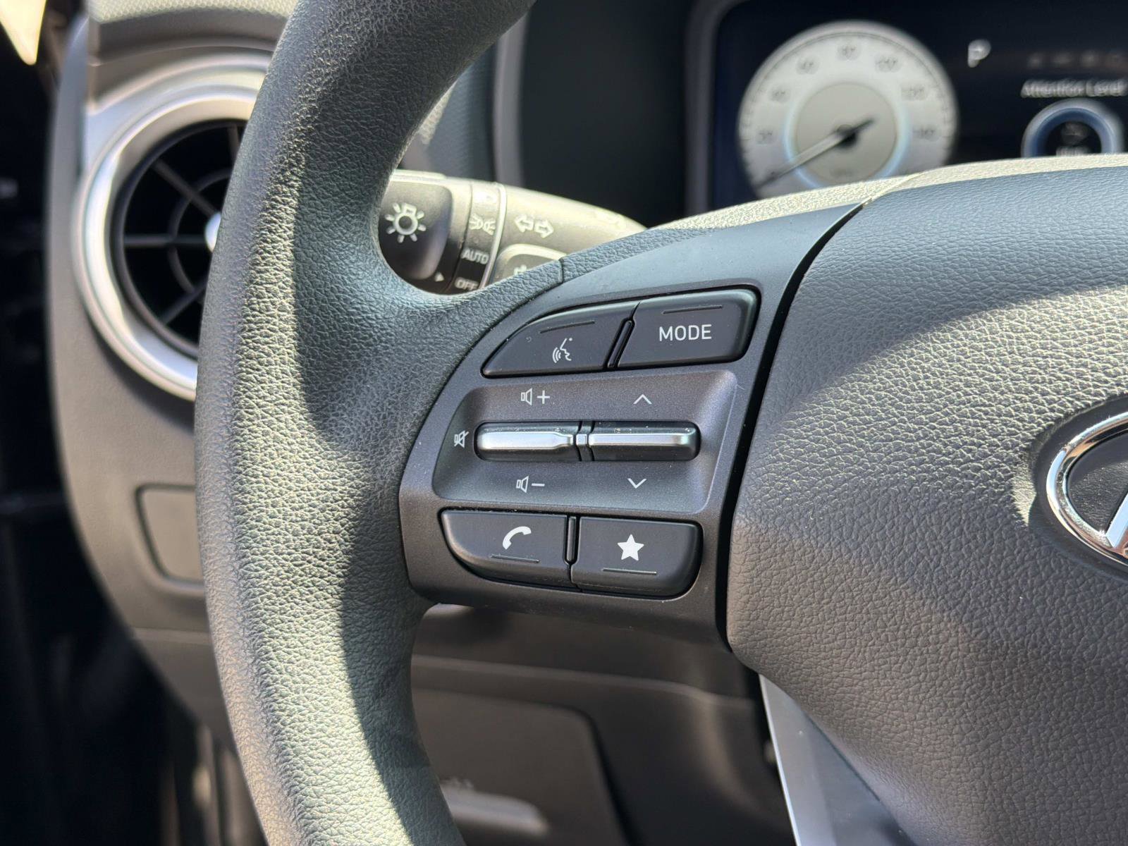 Used 2023 Hyundai Kona SE image 9