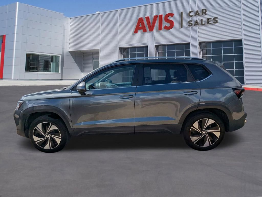 Used 2025 Volkswagen Taos SE AWD/4WD image 10