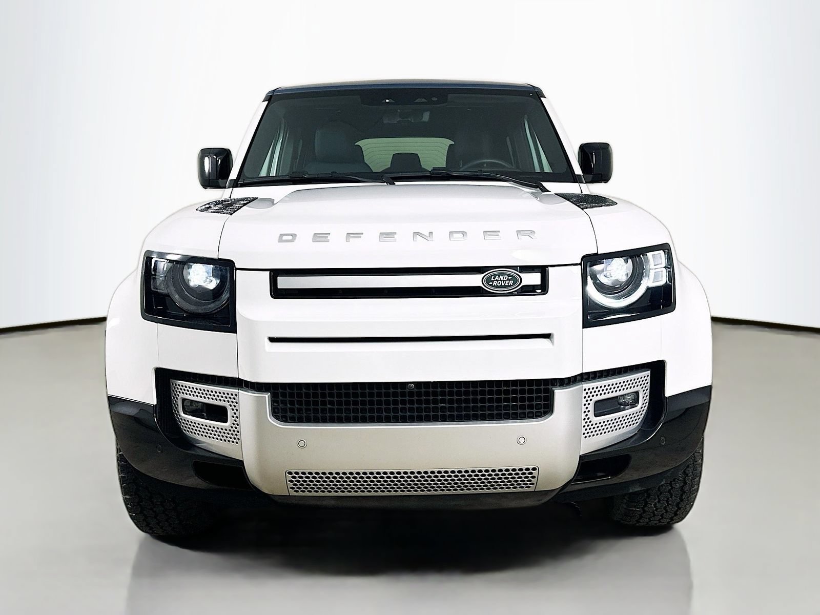 Used 2025 Land Rover Defender 110 S AWD/4WD image 2