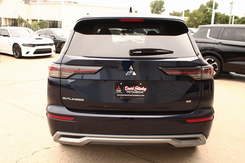 New 2025 Mitsubishi Outlander SE image 10