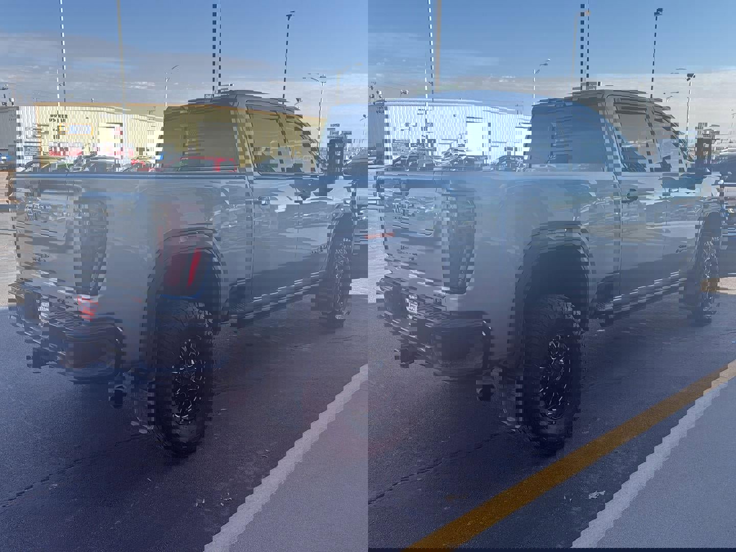 Used 2024 GMC Sierra 2500 AT4X image 8