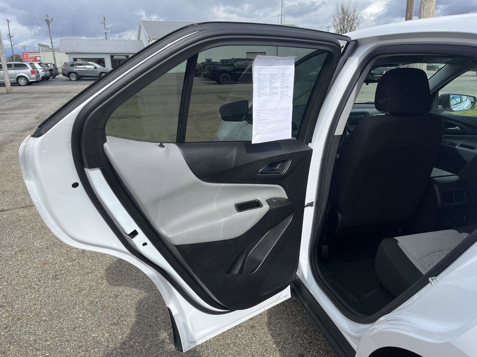 Used 2023 Chevrolet Equinox LS image 32