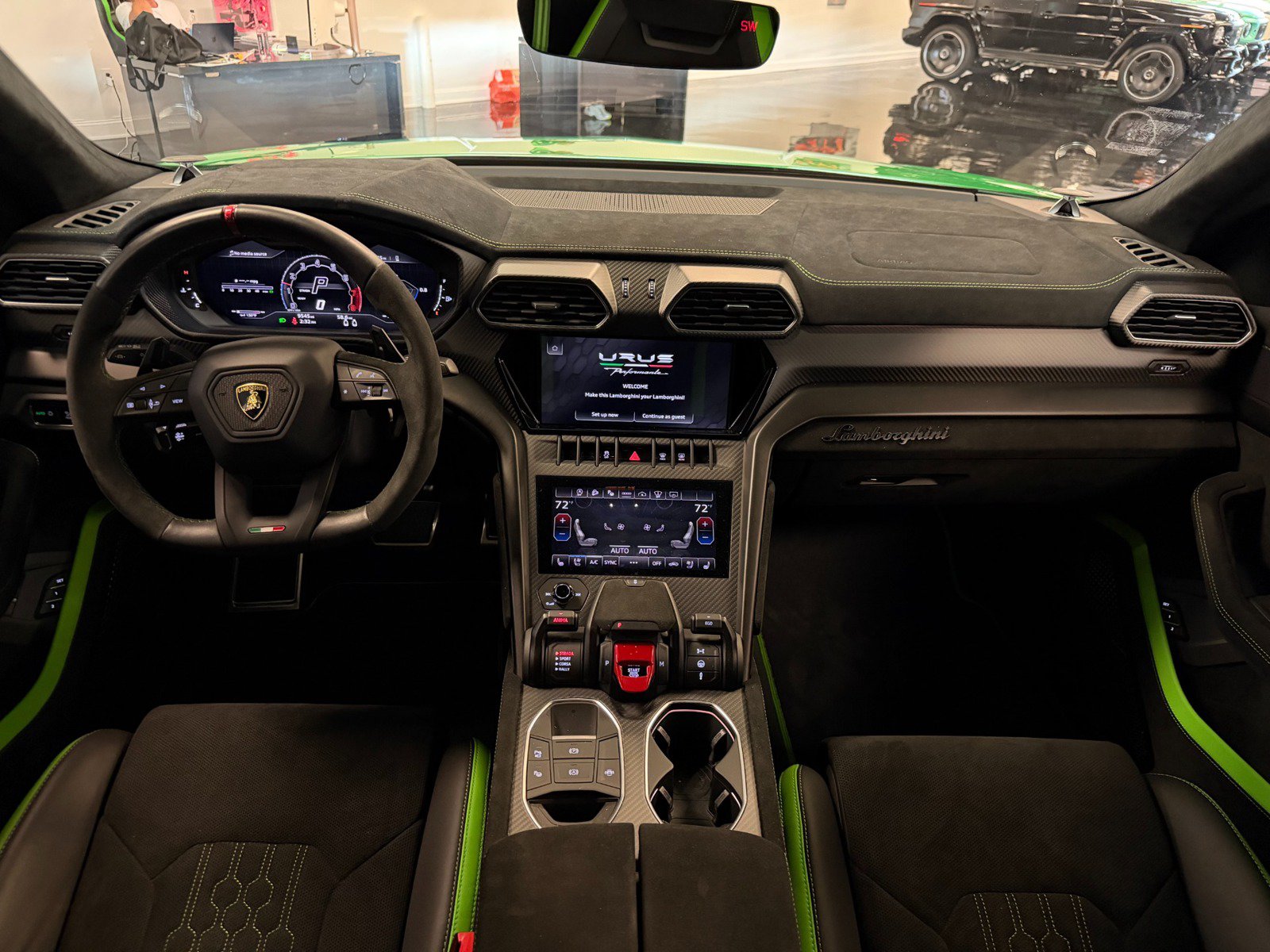Used 2023 Lamborghini Urus Performante AWD/4WD image 26