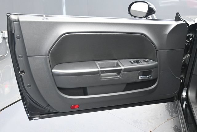 Used 2013 Dodge Challenger SXT RWD image 10