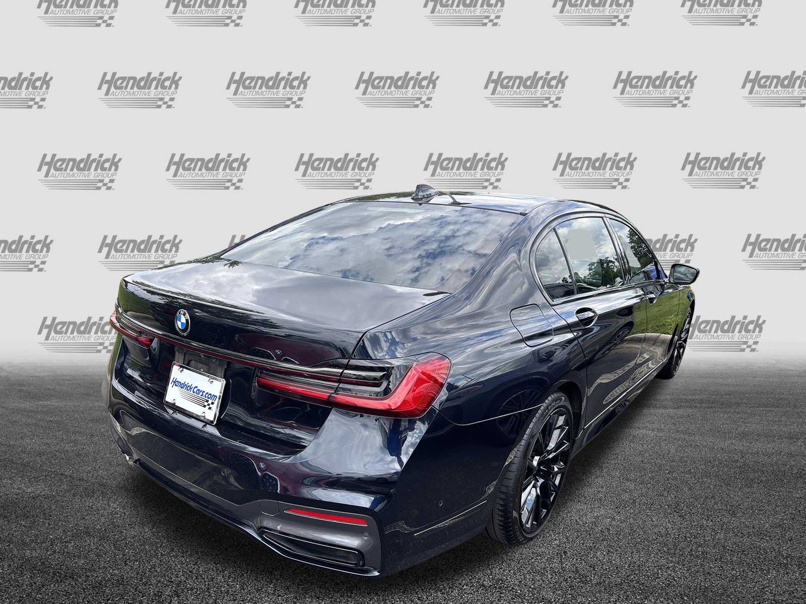 Used 2022 BMW 740i w/ M Sport Package RWD image 10