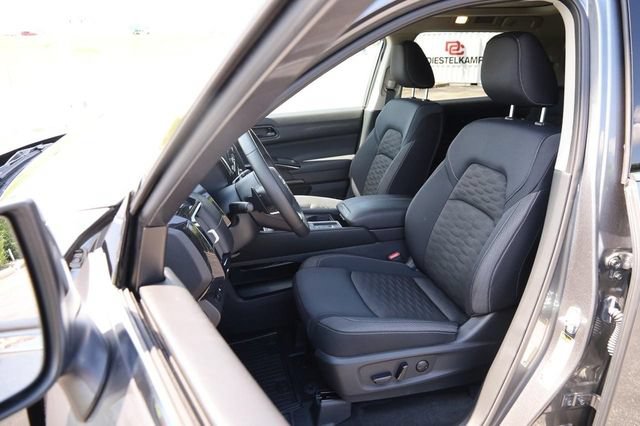 Certified 2025 Nissan Pathfinder SV w/ SV Premium Package FWD image 10