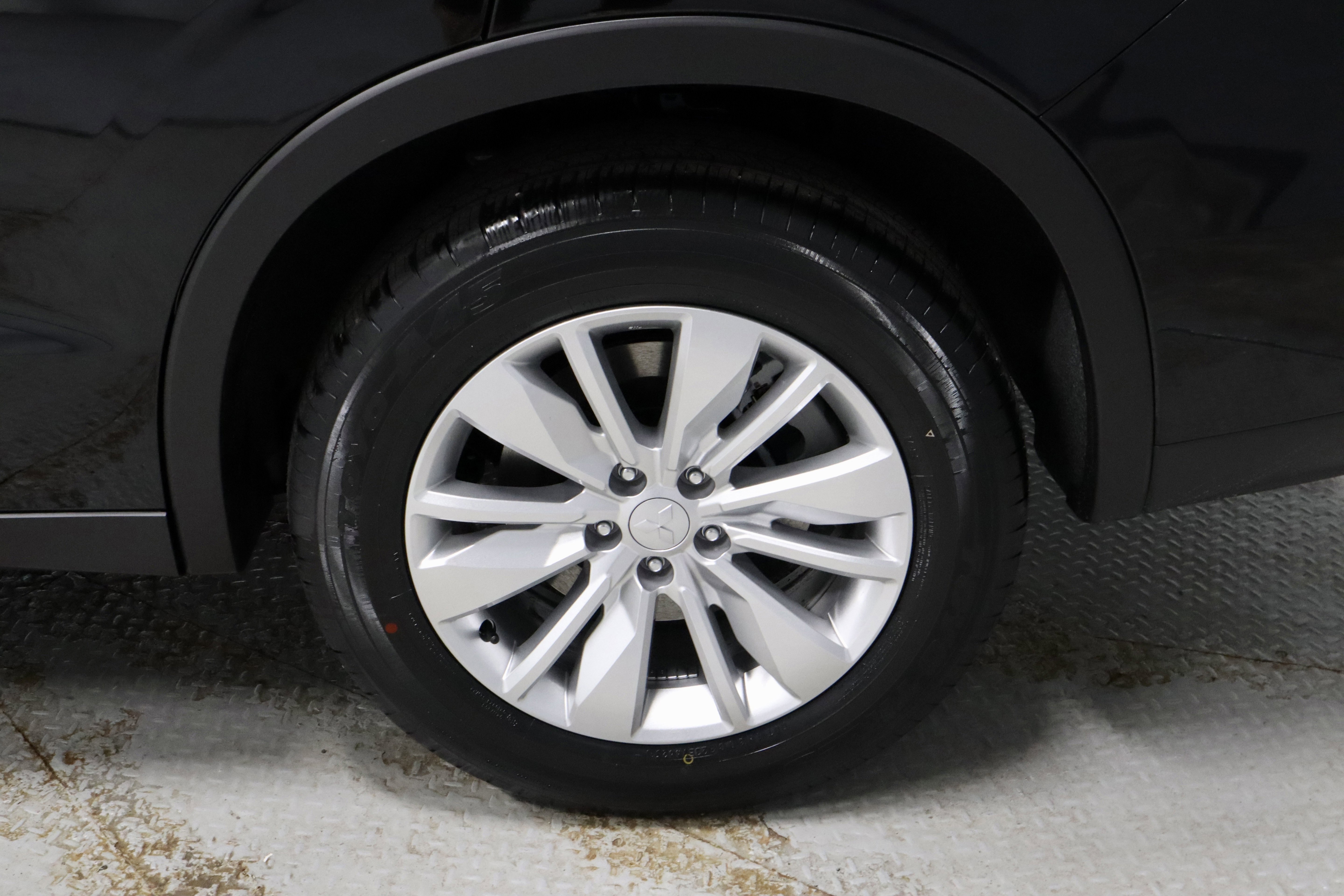 New 2026 Mitsubishi Outlander ES image 32