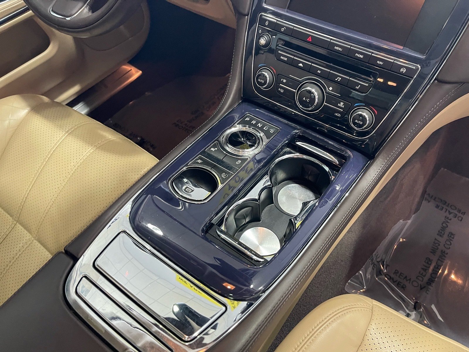 Used 2013 Jaguar XJ RWD image 40