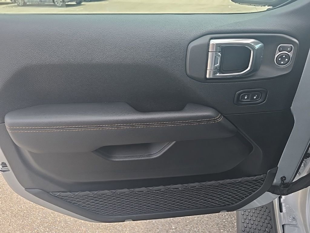 Used 2022 Jeep Wrangler Unlimited Sahara image 13