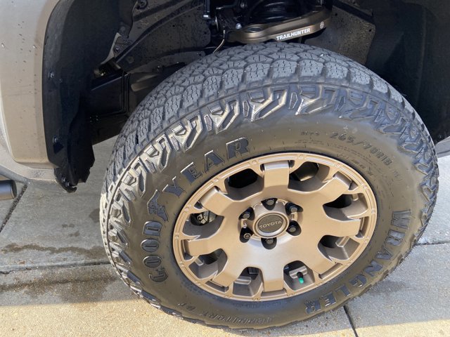 Used 2025 Toyota Tacoma 4x4 Double Cab Hybrid image 32