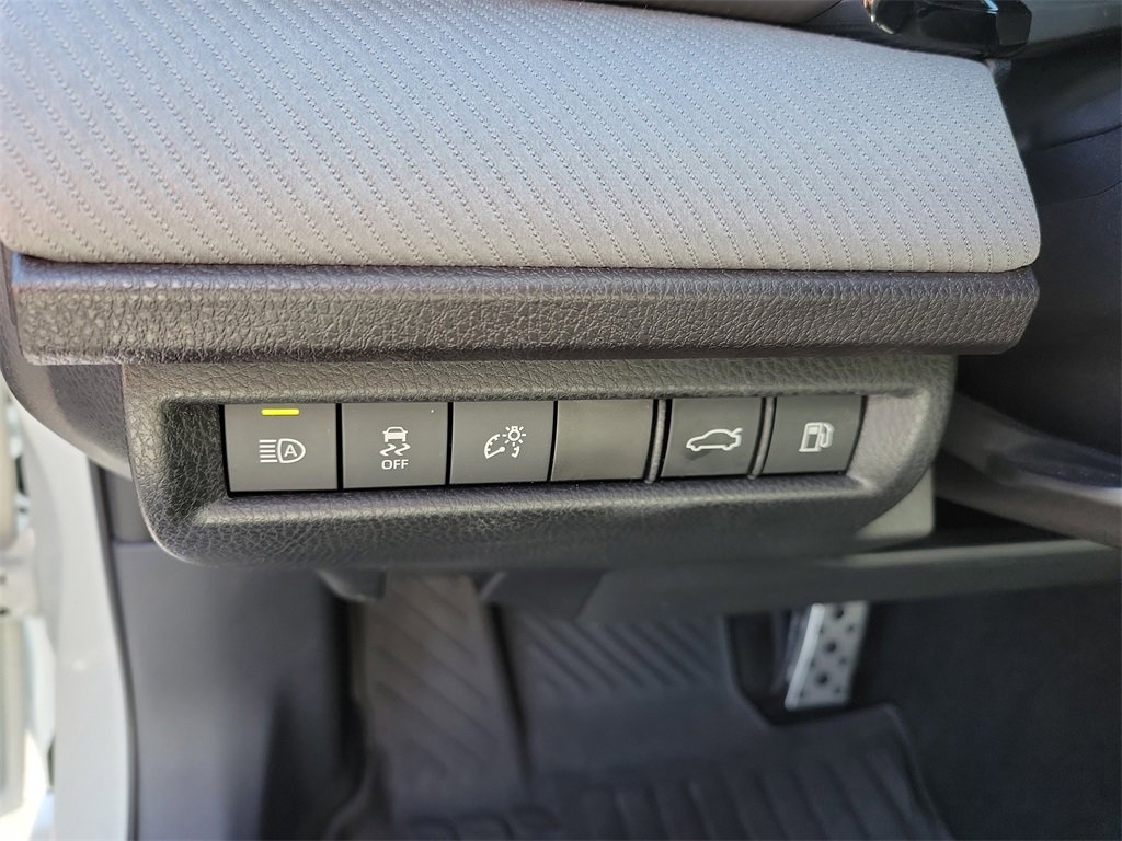 Used 2025 Toyota Camry SE image 25