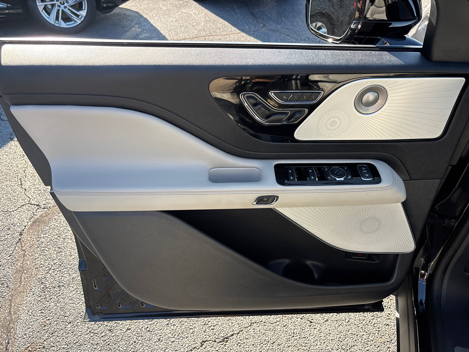 New 2026 Lincoln Aviator Reserve AWD/4WD image 11