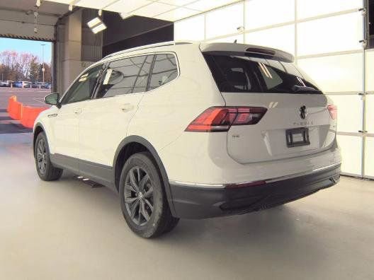 Used 2022 Volkswagen Tiguan SE w/ Panoramic Sunroof Package video 3