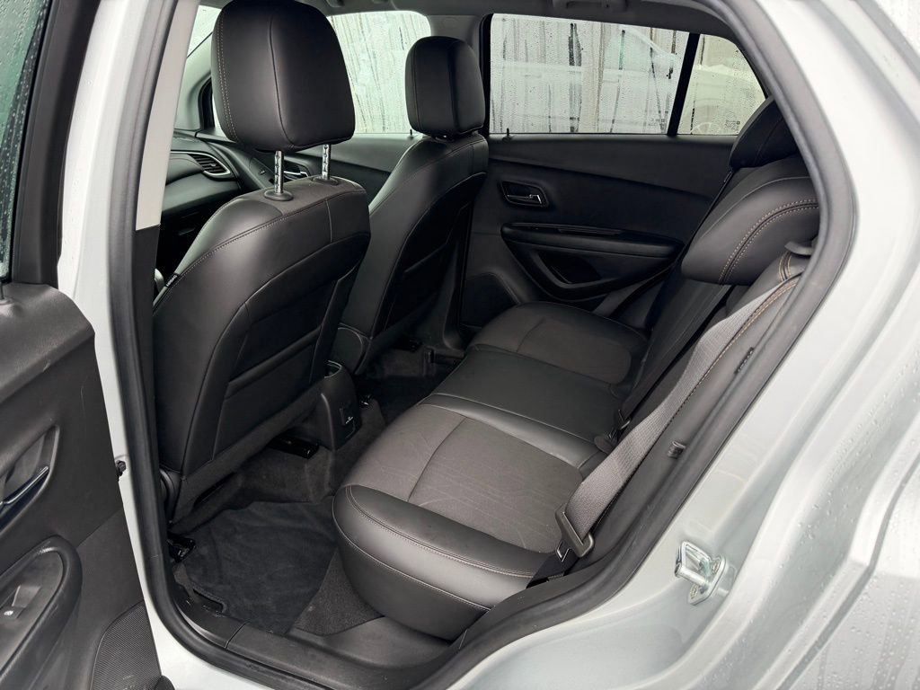 Used 2022 Chevrolet Trax LT w/ LT Convenience Package image 18