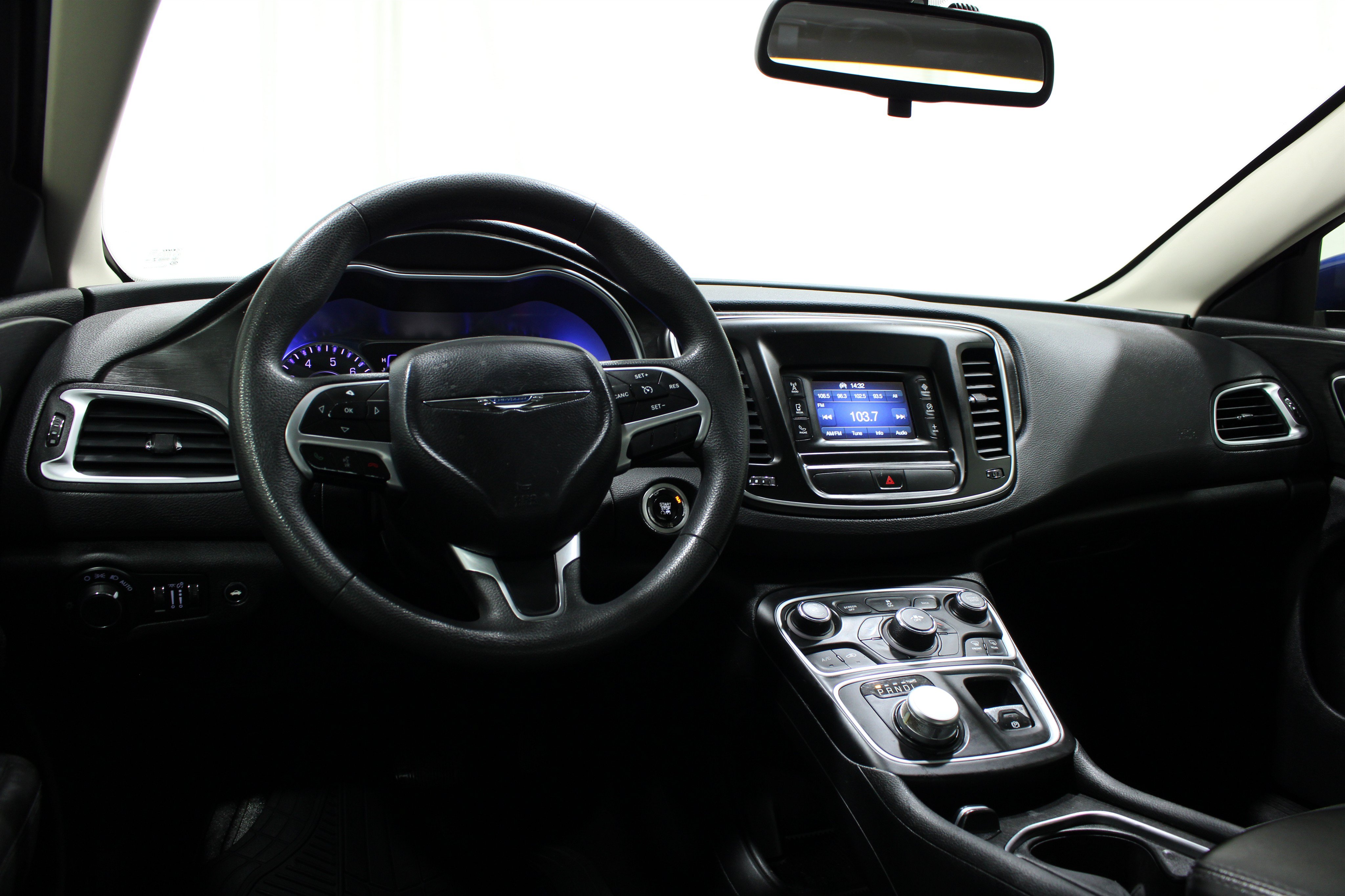 Used 2015 Chrysler 200 Limited FWD image 2