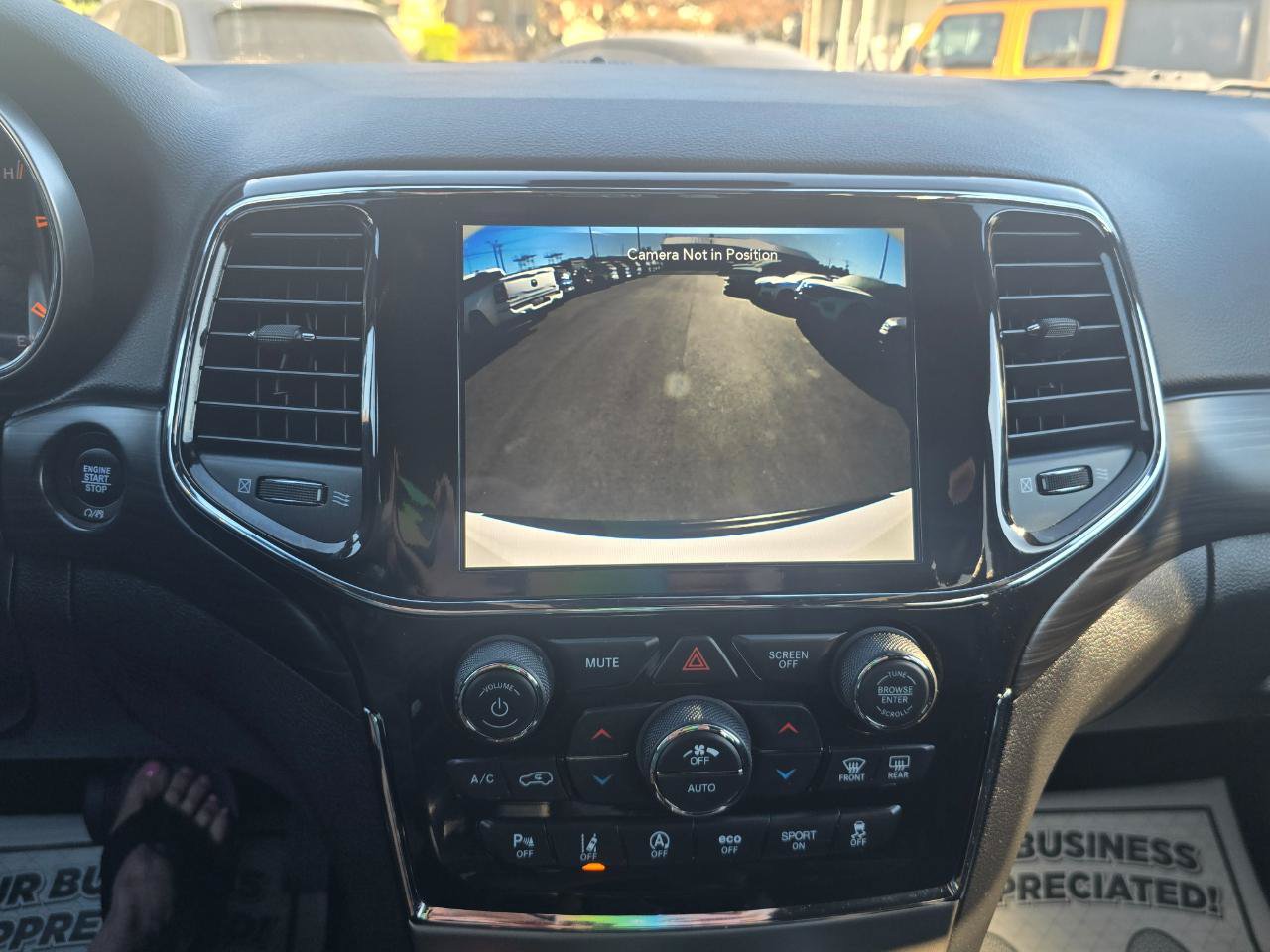 Used 2021 Jeep Grand Cherokee Laredo AWD/4WD image 10