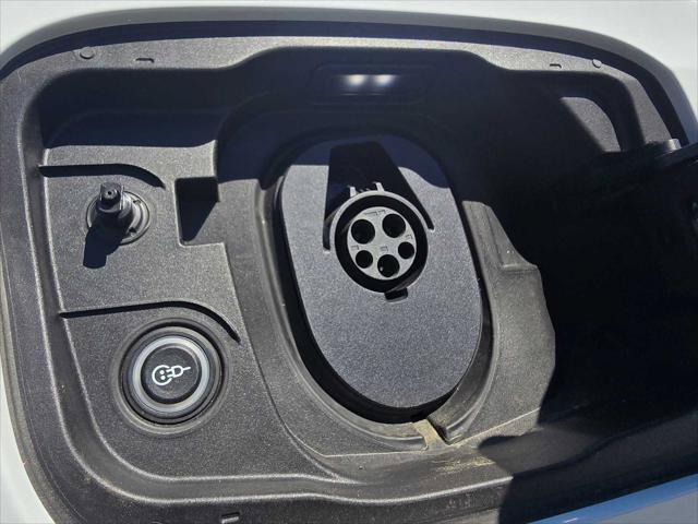 Used 2025 Audi A6 e-tron Premium Plus AWD/4WD image 16