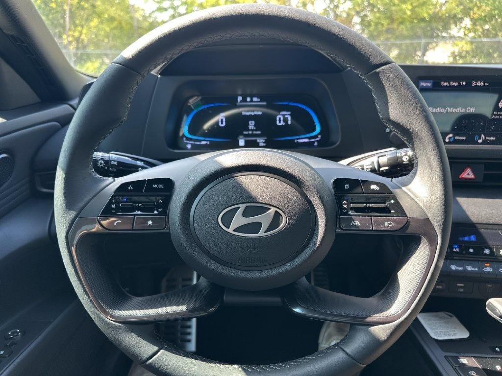 New 2026 Hyundai Elantra SEL Sport FWD image 9