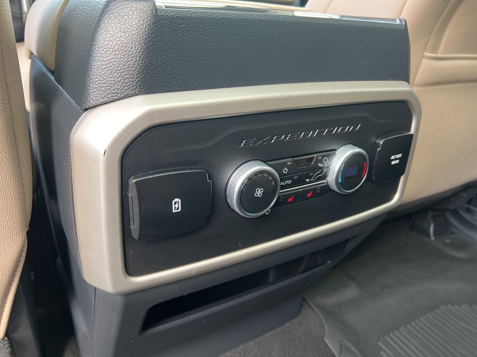 Used 2023 Ford Expedition Limited image 16
