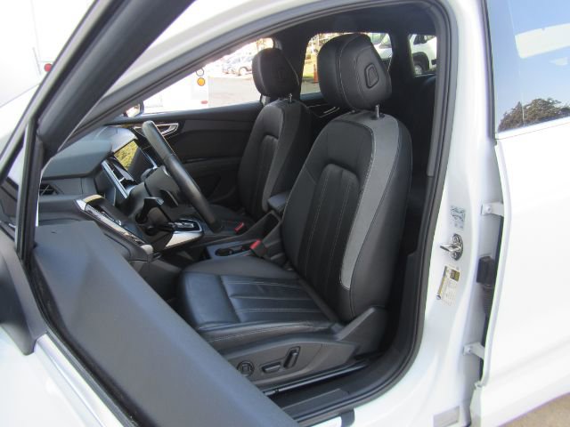 Used 2022 Audi Q4 e-tron Premium Plus w/ Premium Plus image 6