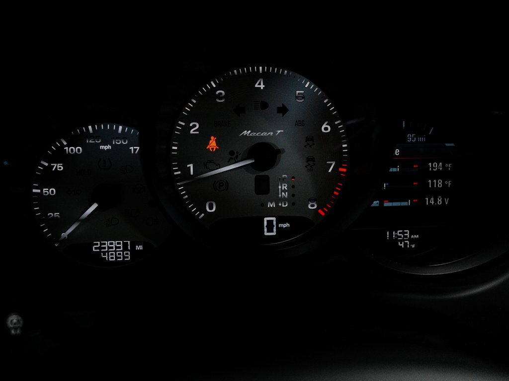 Used 2023 Porsche Macan image 17