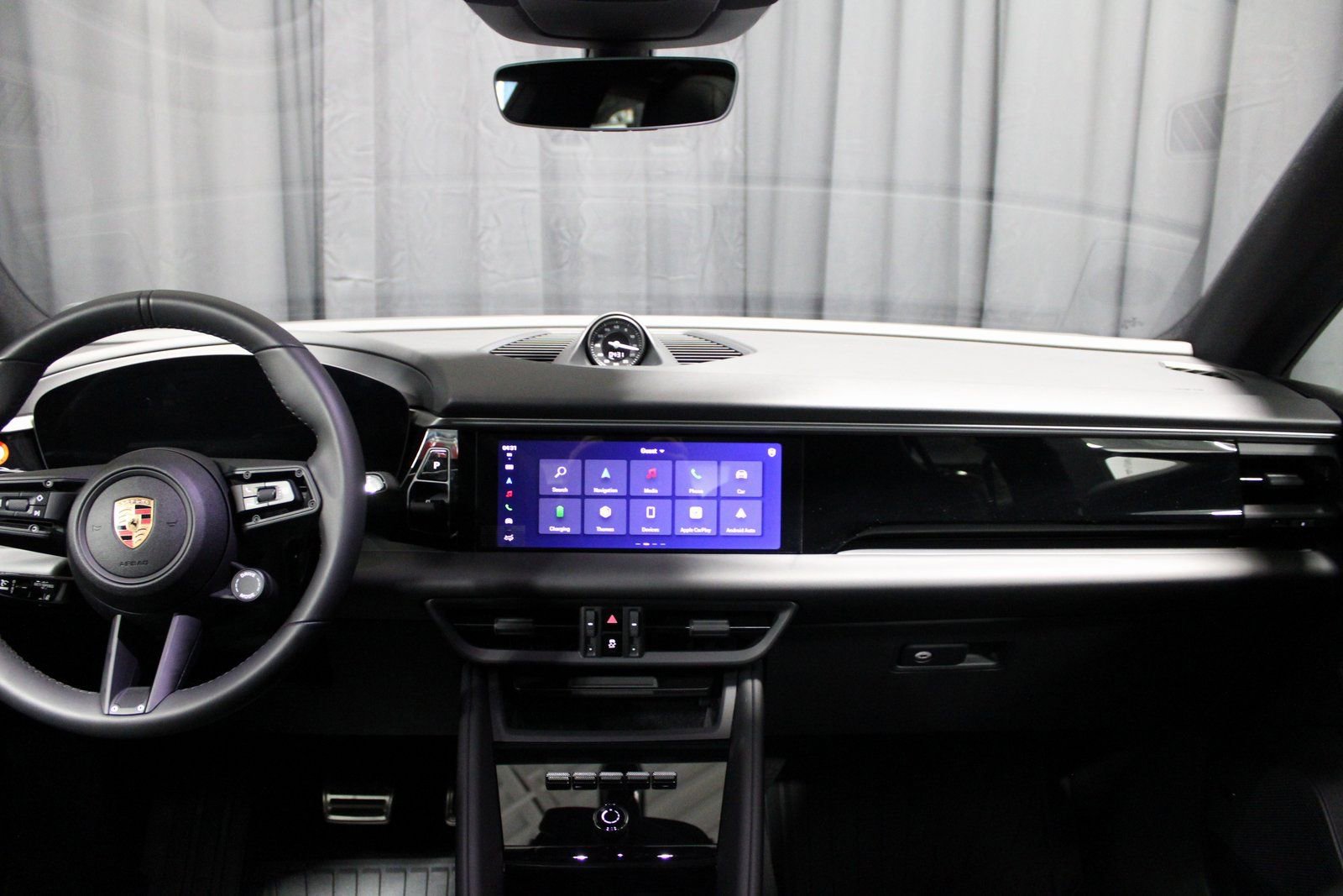 Certified 2025 Porsche Macan Electric image 27