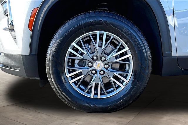 Used 2025 Chevrolet Traverse LT FWD image 32