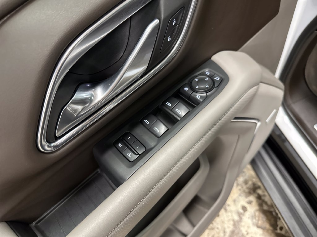 Used 2023 GMC Yukon SLT w/ SLT Premium Package AWD/4WD image 16