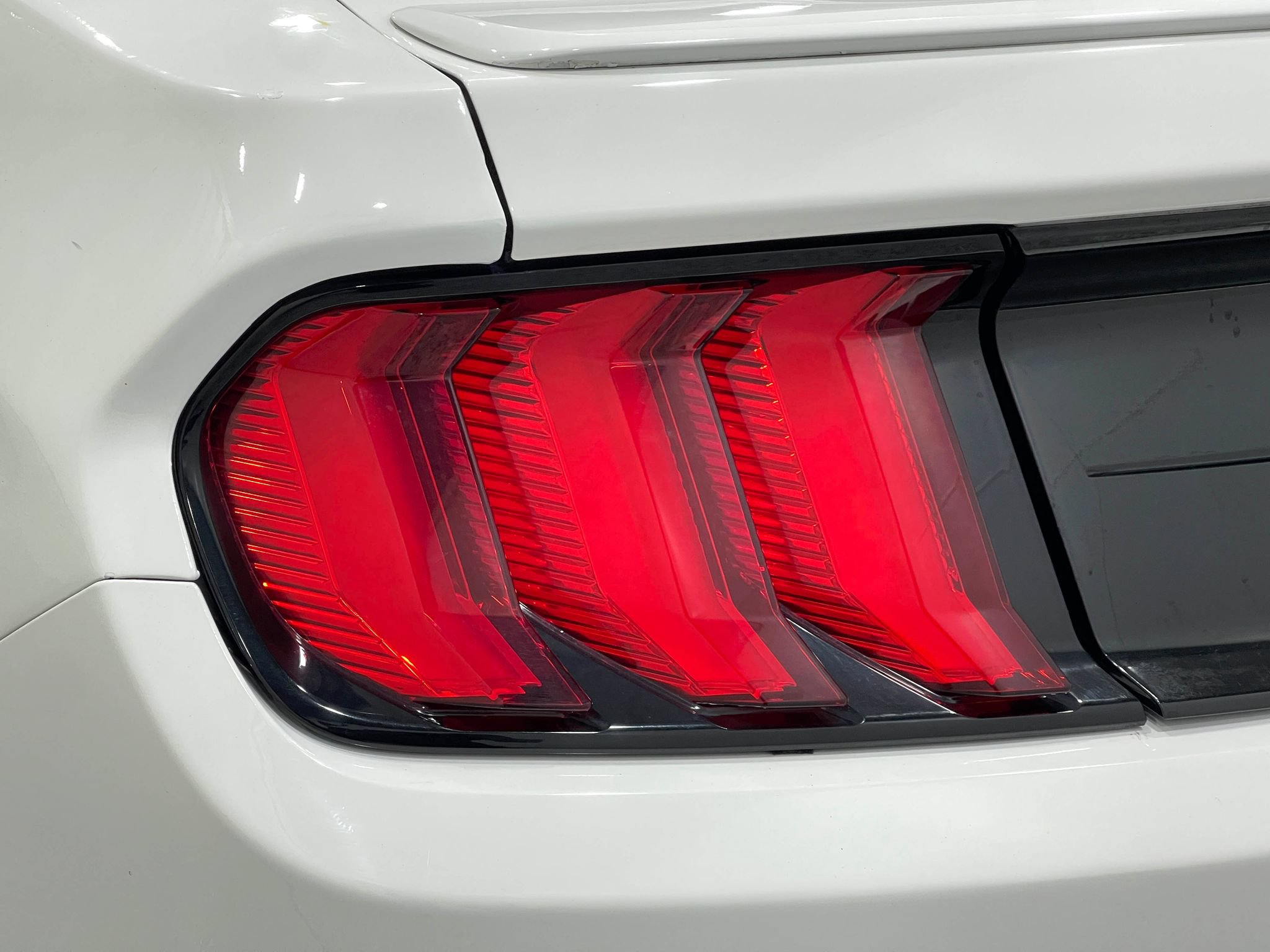 Used 2018 Ford Mustang GT Premium RWD image 33