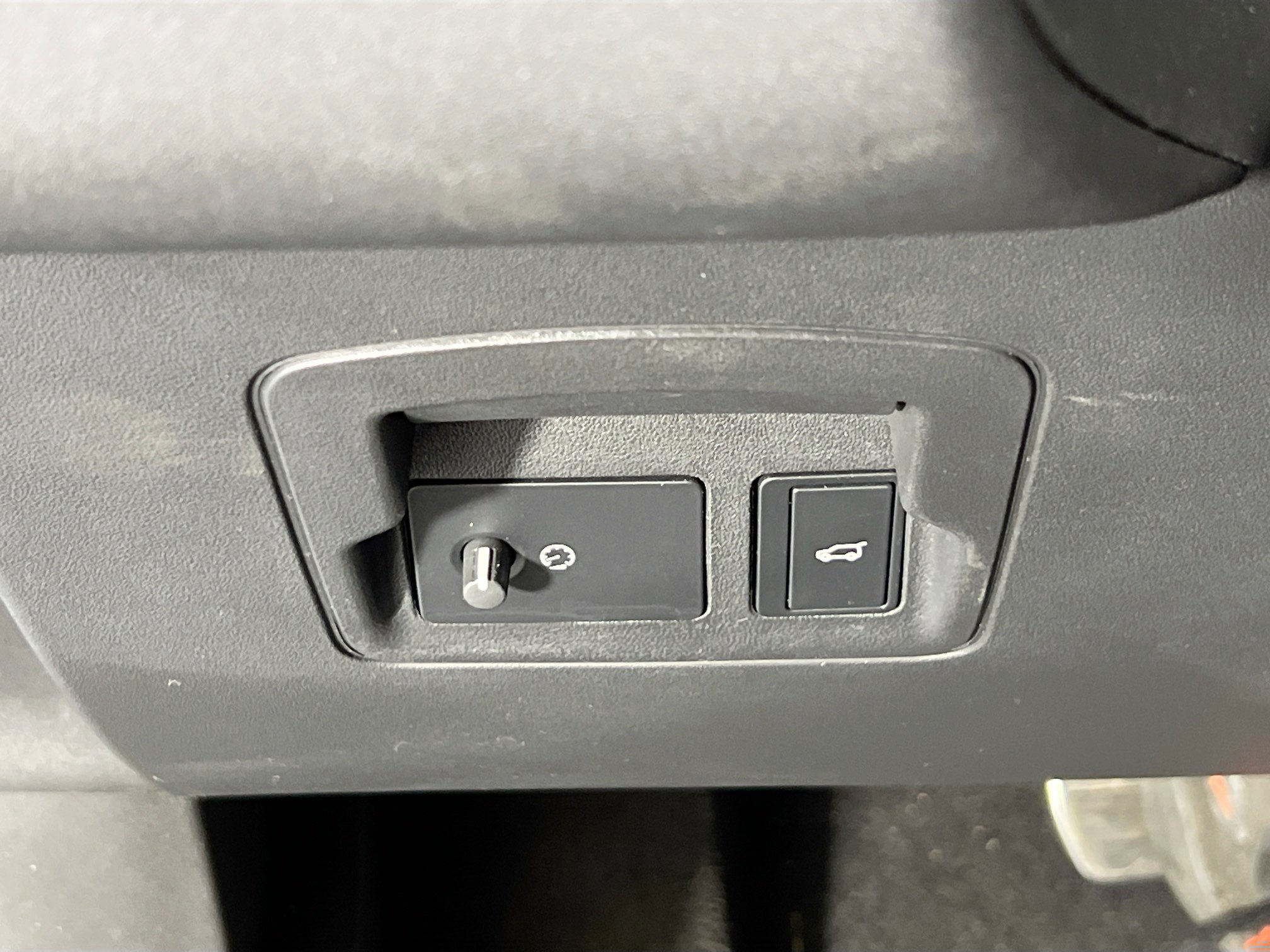 Used 2024 Land Rover Range Rover Velar Dynamic SE image 10