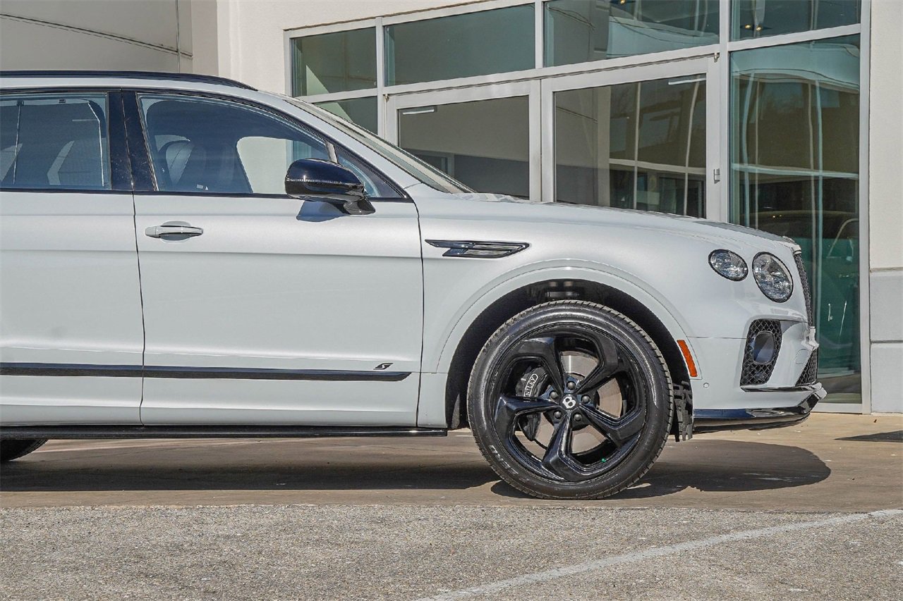 Used 2023 Bentley Bentayga image 9