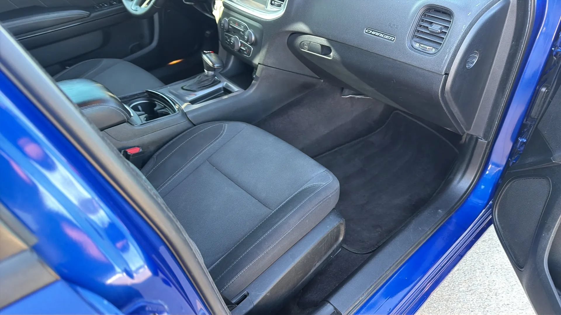 Used 2019 Dodge Charger SXT w/ Blacktop Package RWD image 63