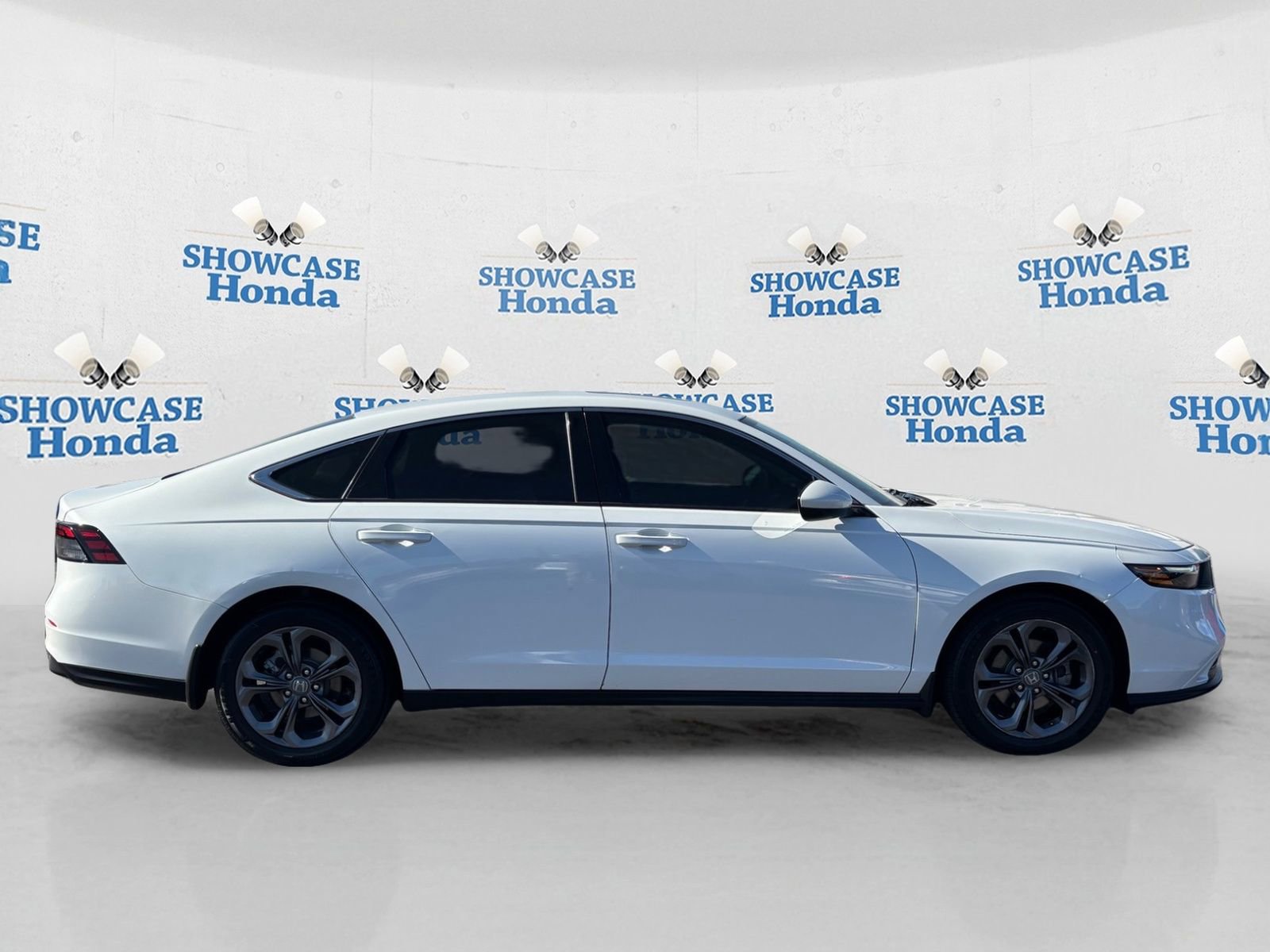 Used 2023 Honda Accord EX image 9