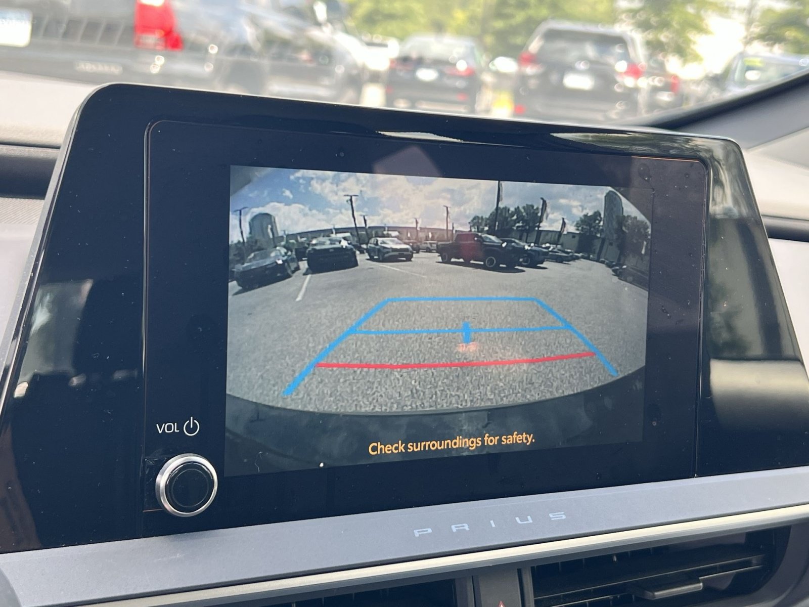Used 2025 Toyota Prius LE FWD image 19