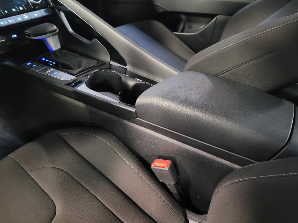 Used 2025 Hyundai Elantra SEL image 26