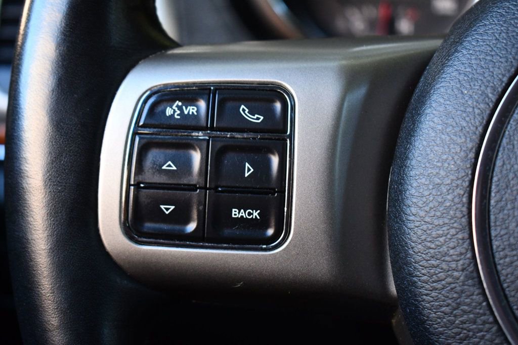 Used 2012 Jeep Grand Cherokee Overland image 17