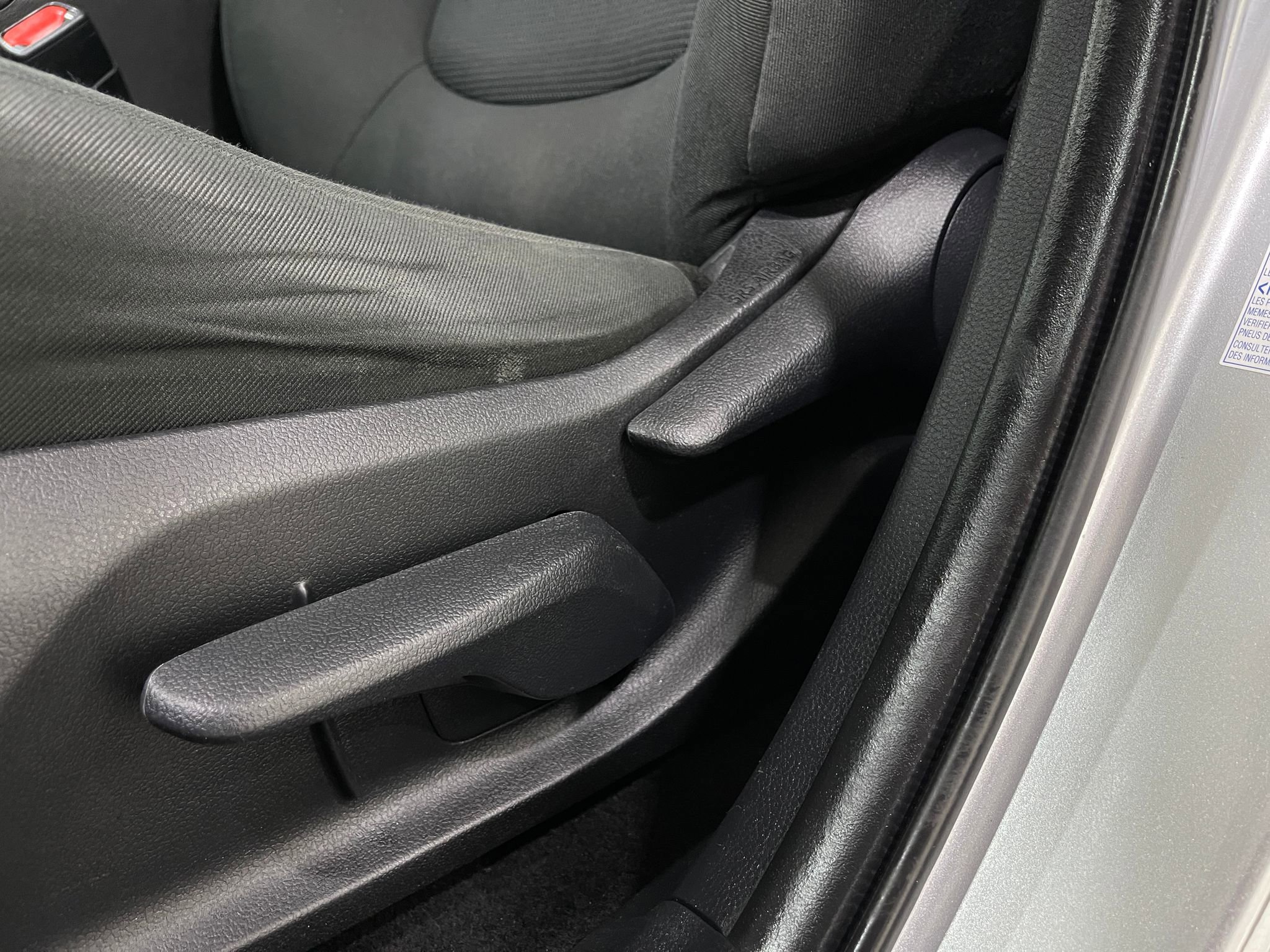 Used 2021 Toyota RAV4 LE w/ Carpet Mat Package (TMS) AWD/4WD image 15