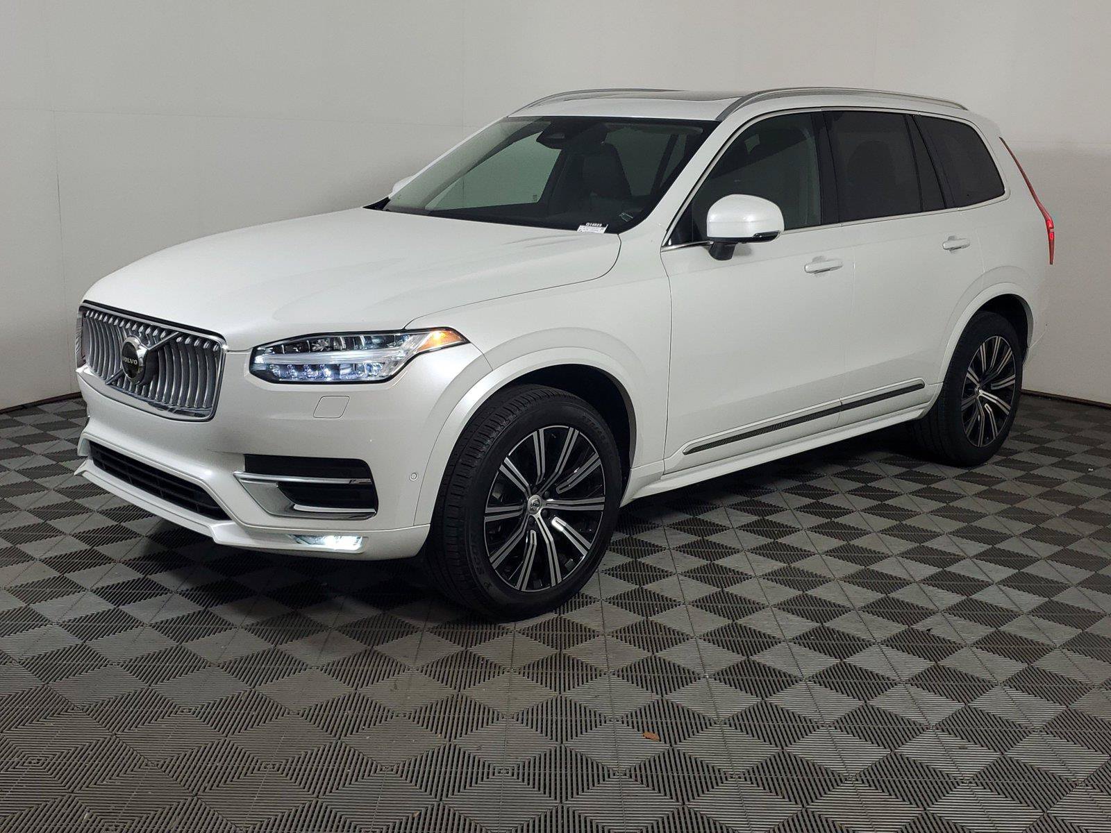 Certified 2023 Volvo XC90 B6 Plus w/ Protection Package AWD/4WD image 3