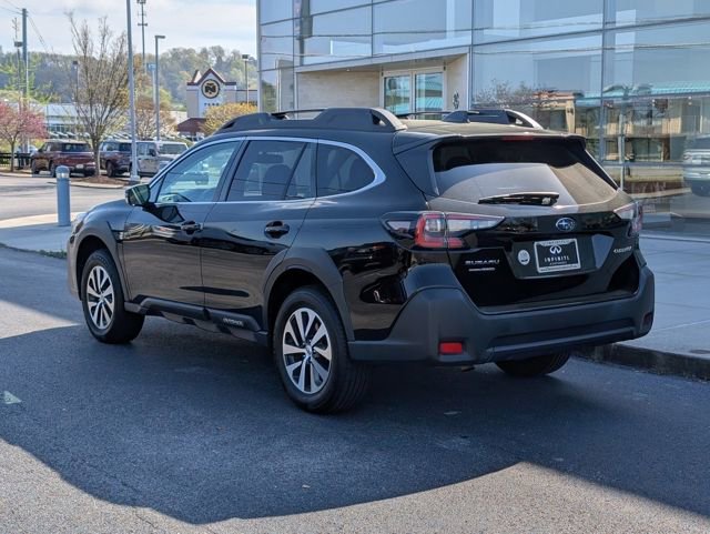 Used 2023 Subaru Outback Premium image 3
