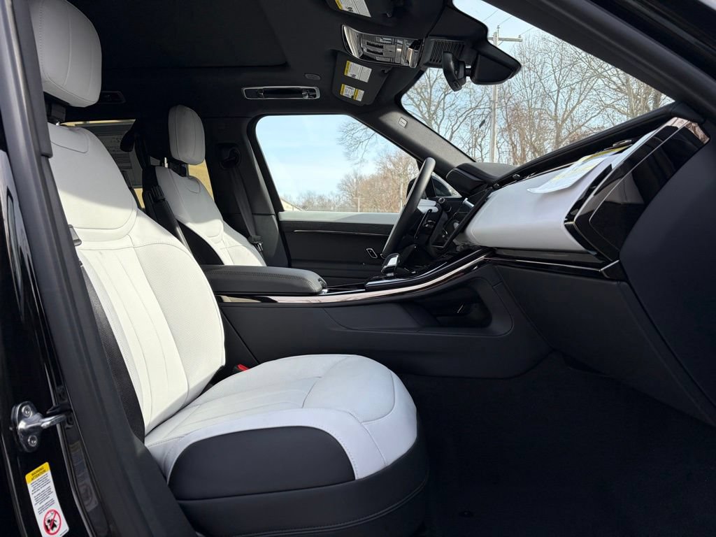 New 2026 Land Rover Range Rover Sport Dynamic SE AWD/4WD image 15