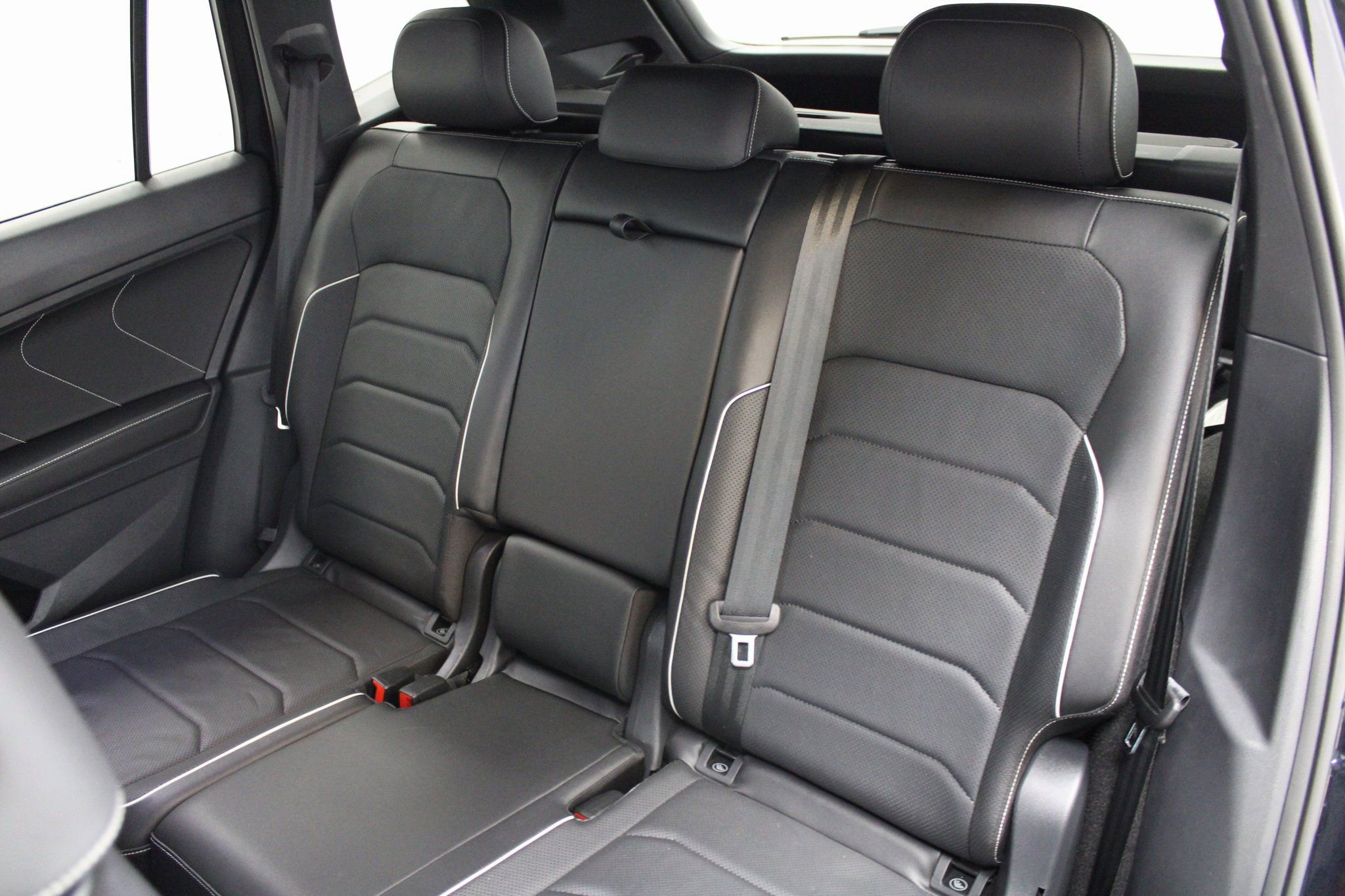 Used 2022 Volkswagen Tiguan SEL R-Line image 23