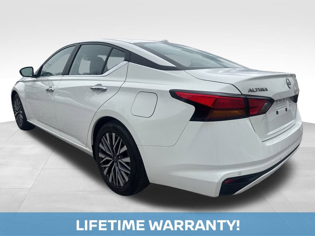 Used 2025 Nissan Altima 2.5 SV image 4