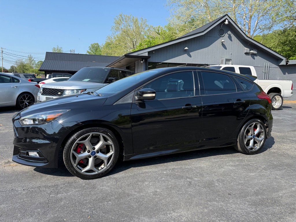 Used 2017 Ford Focus ST w/ Equipment Group 401A FWD image 34