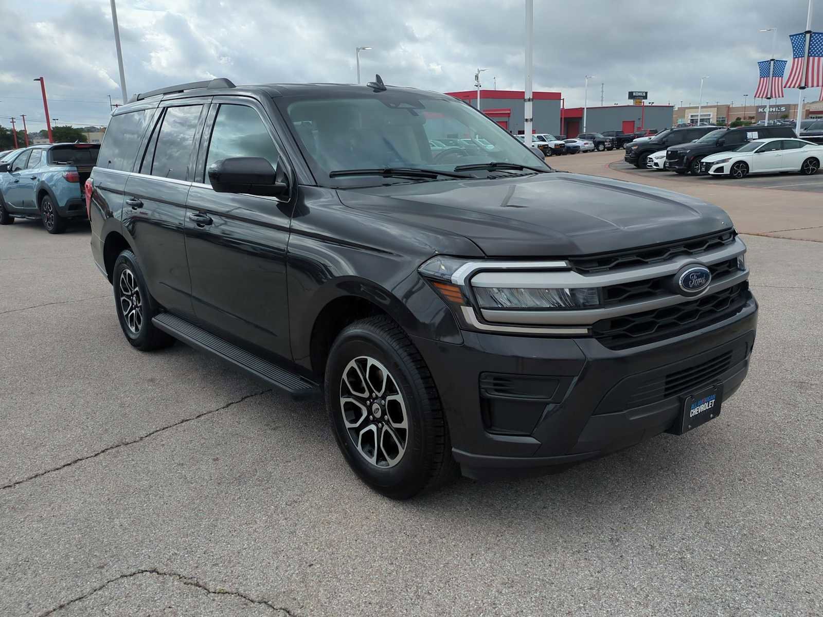 Used 2024 Ford Expedition XLT image 2