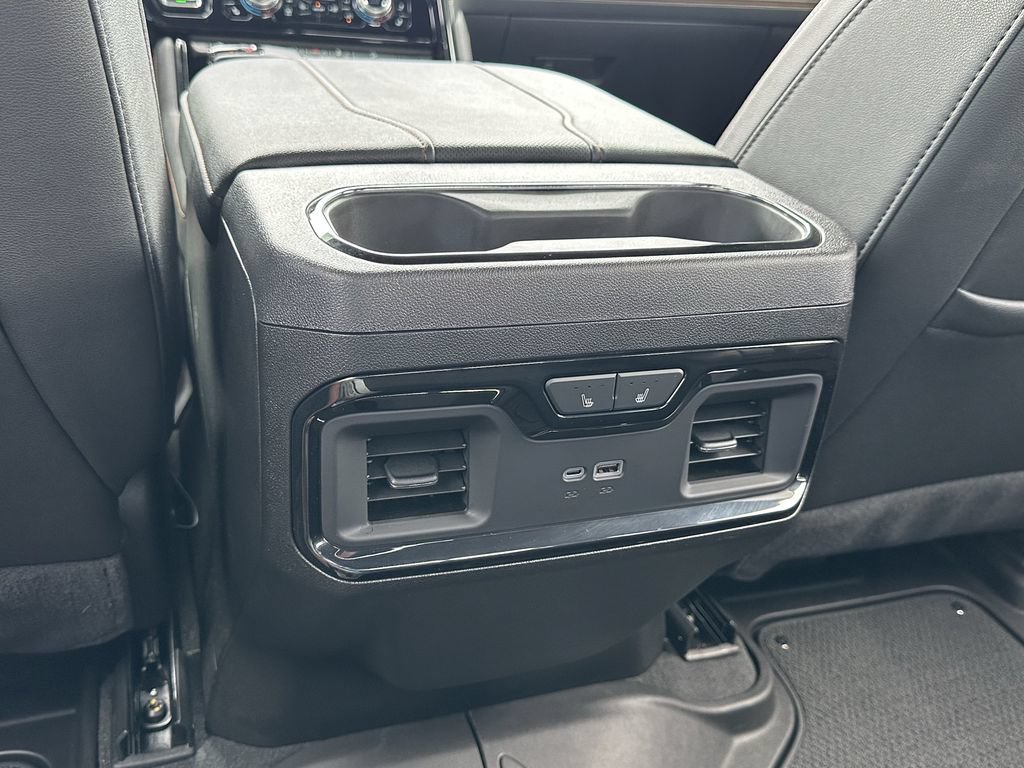 Used 2024 GMC Sierra 1500 AT4 w/ Technology Package AWD/4WD image 16