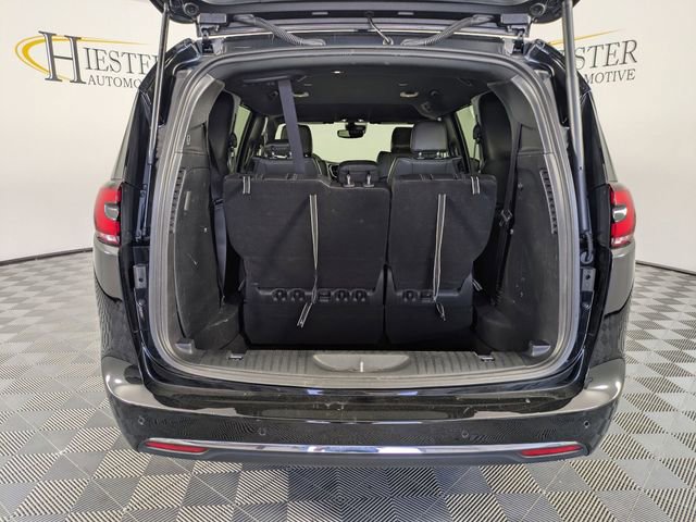 Used 2025 Chrysler Pacifica Select image 28