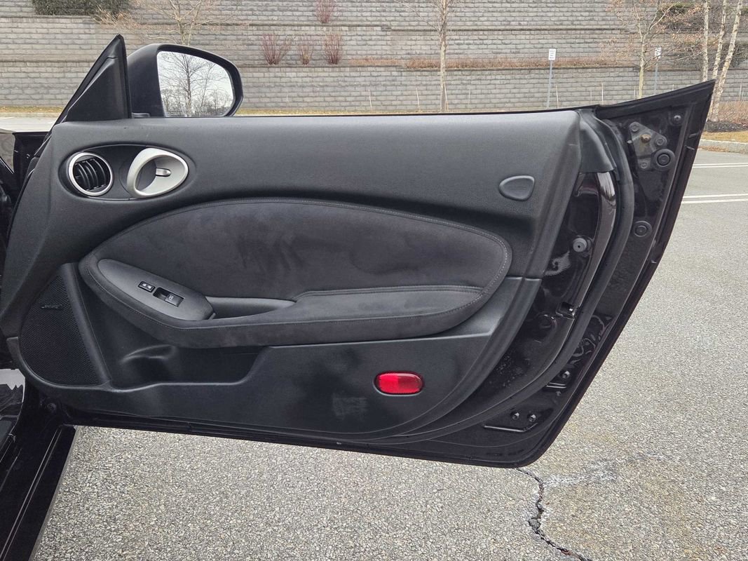 Used 2013 Nissan 370Z Touring w/ Sport Pkg RWD image 13