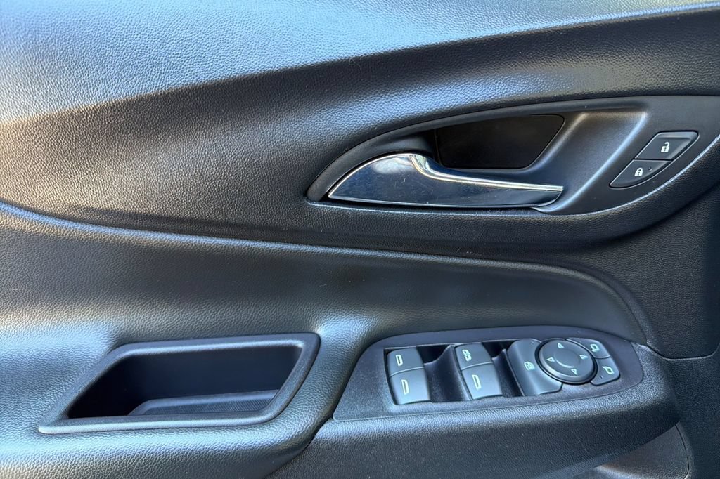Used 2018 Chevrolet Equinox LT AWD/4WD image 9
