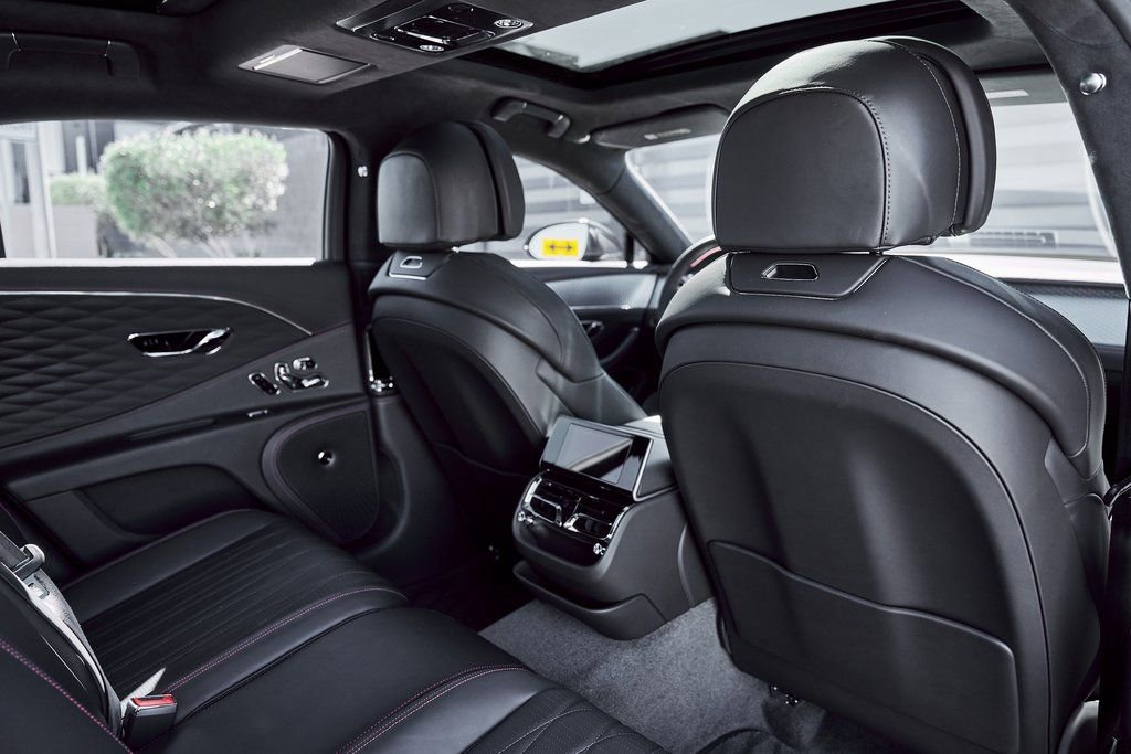 Used 2023 Bentley Flying Spur V8 image 41